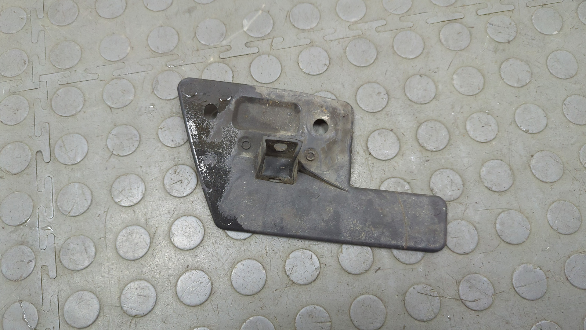 Брызговик задний левый