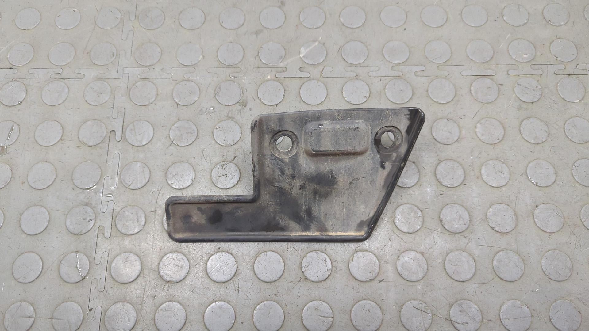 Брызговик задний левый