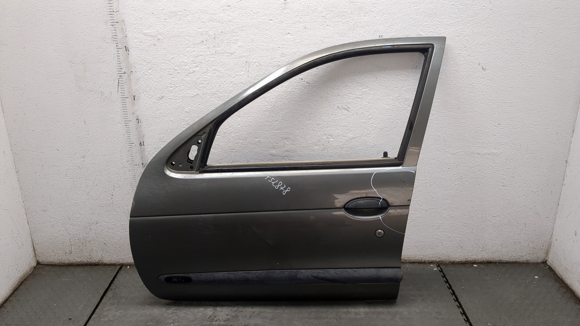 Дверь передняя левая