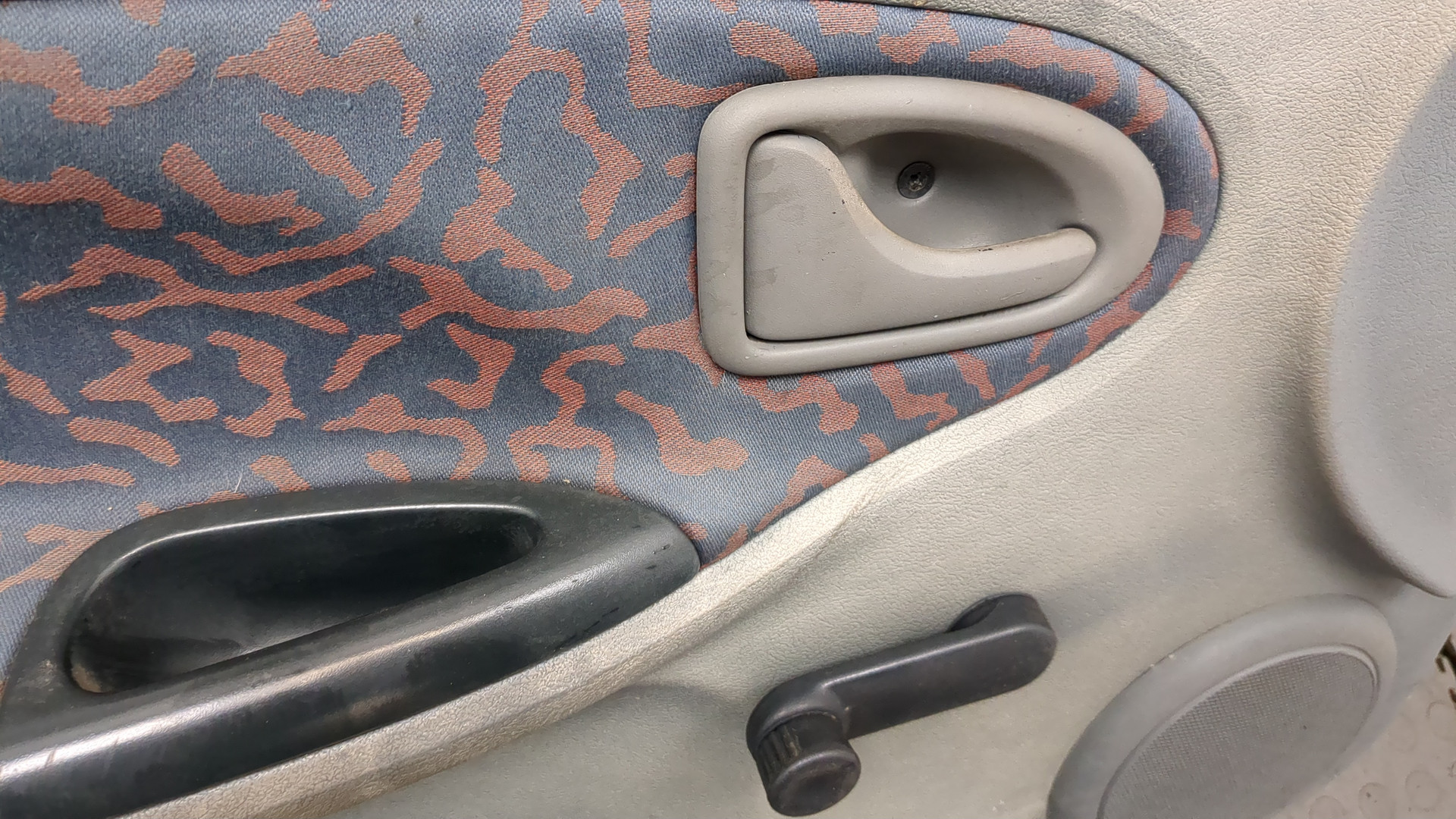 Дверь передняя левая