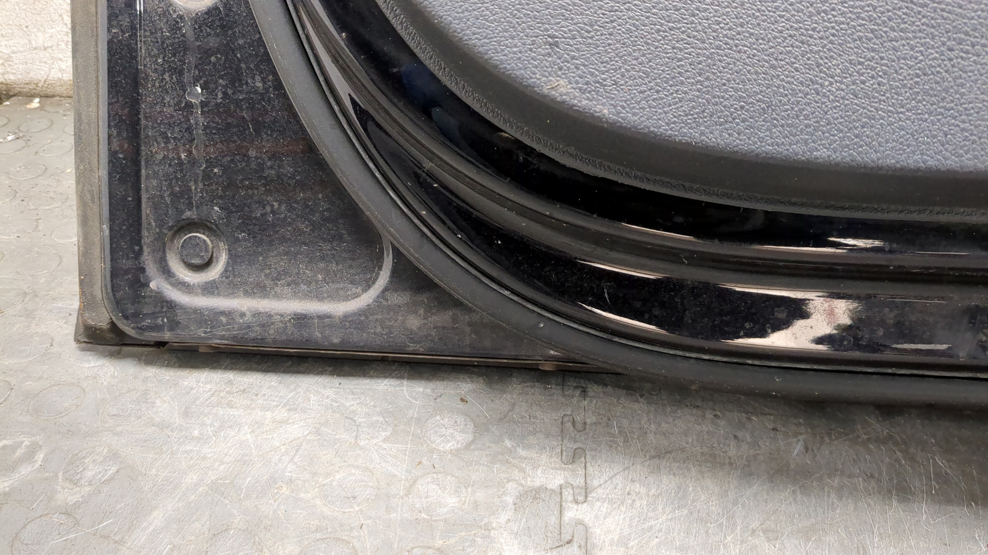 Дверь передняя левая