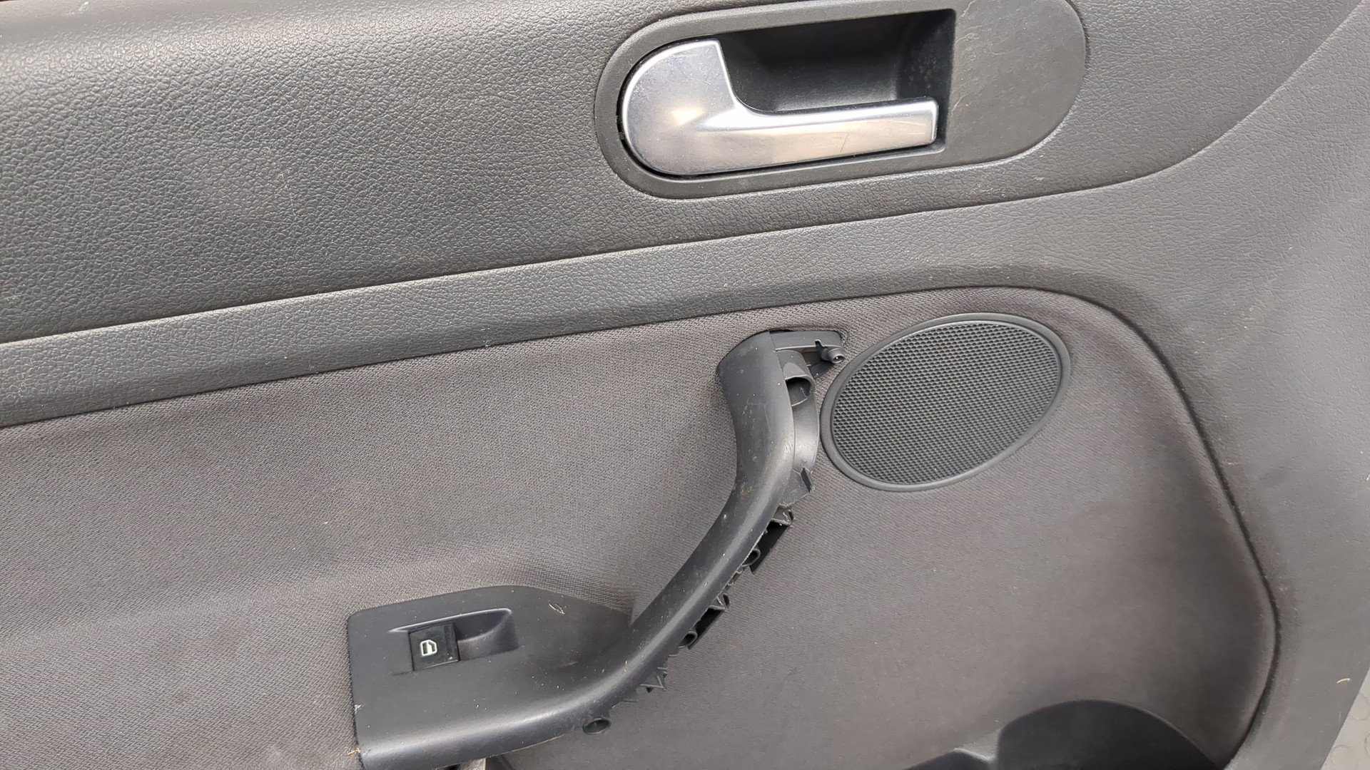 Дверь передняя левая