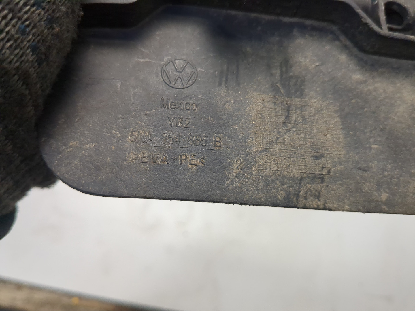 Брызговик задний левый