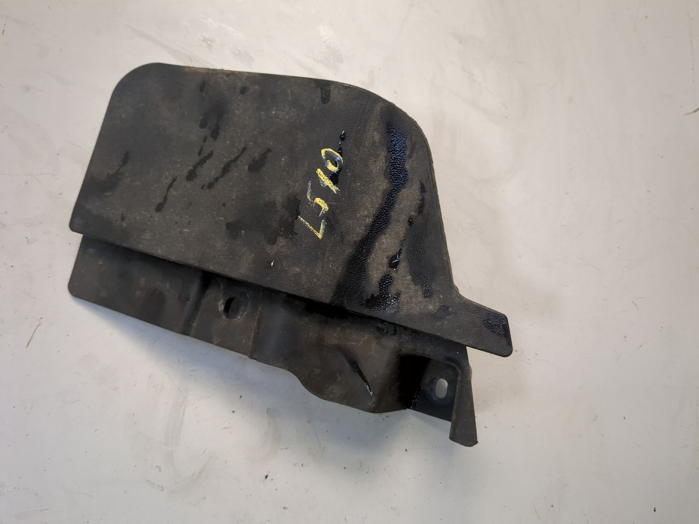 Брызговик задний левый