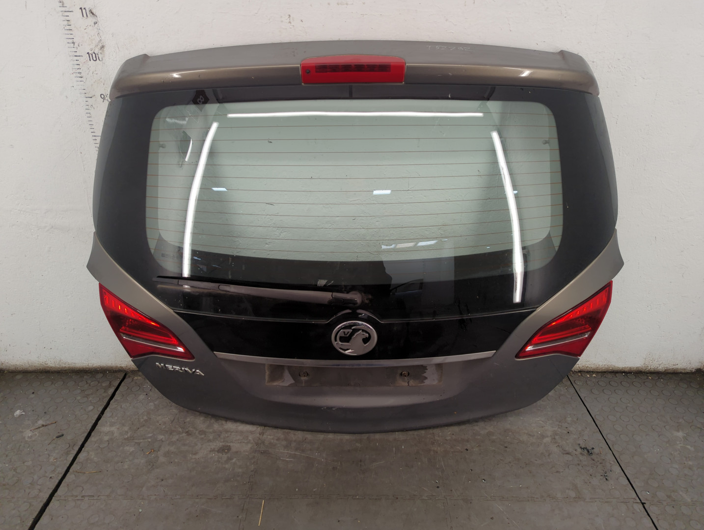 Дверь багажника