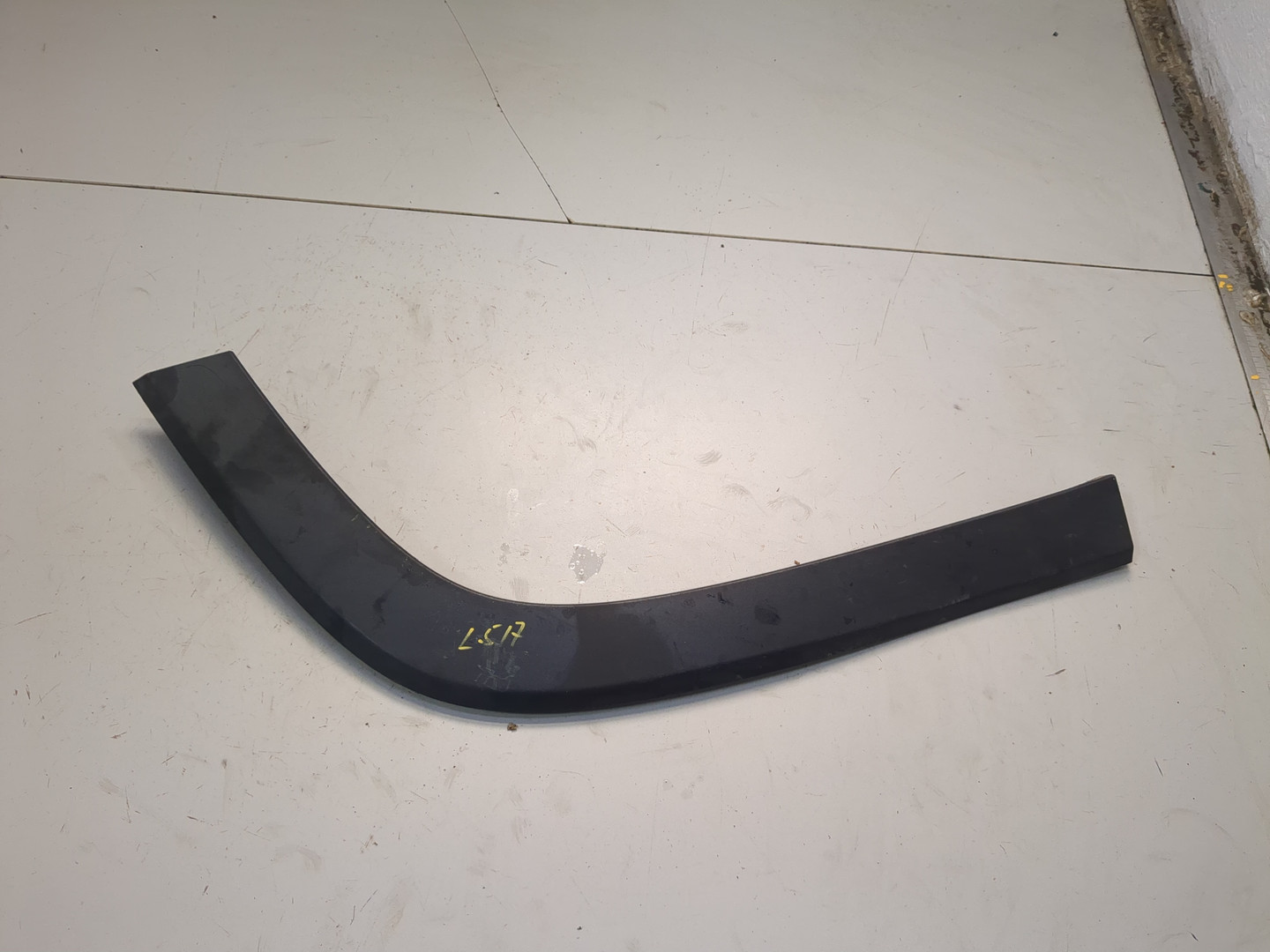 Накладка заднего крыла левого
