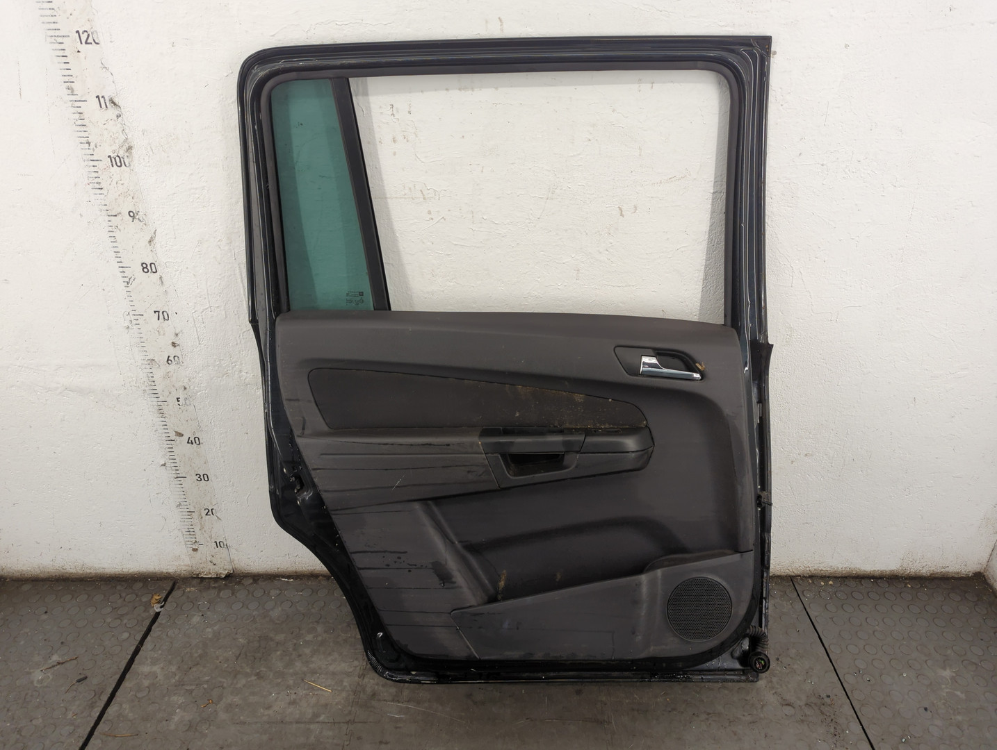 Дверь задняя левая