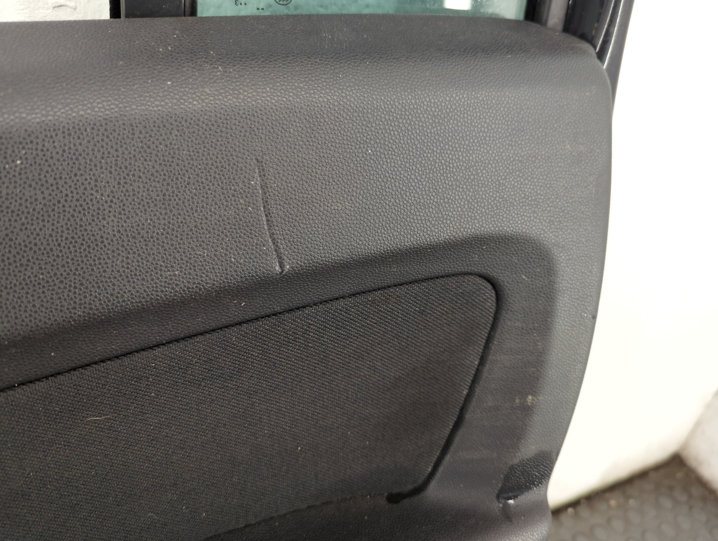 Дверь задняя правая