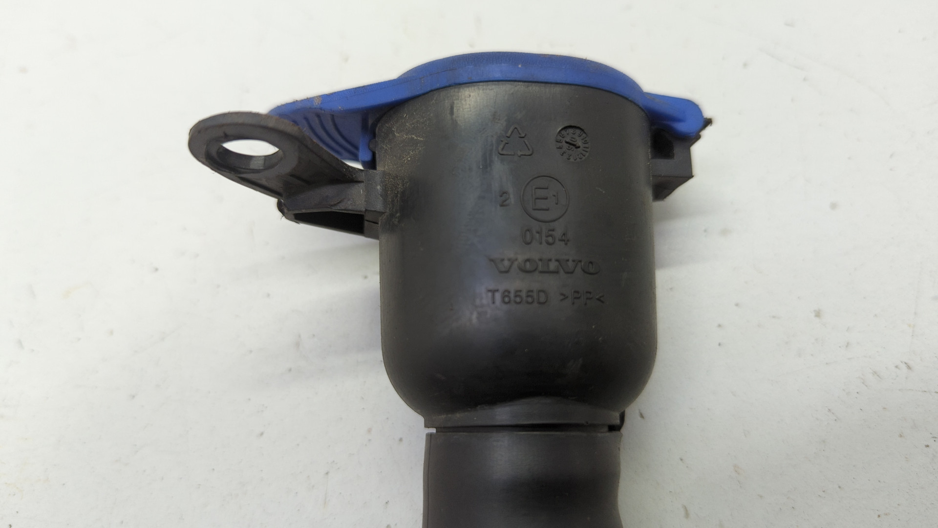 Горловина бачка омывателя