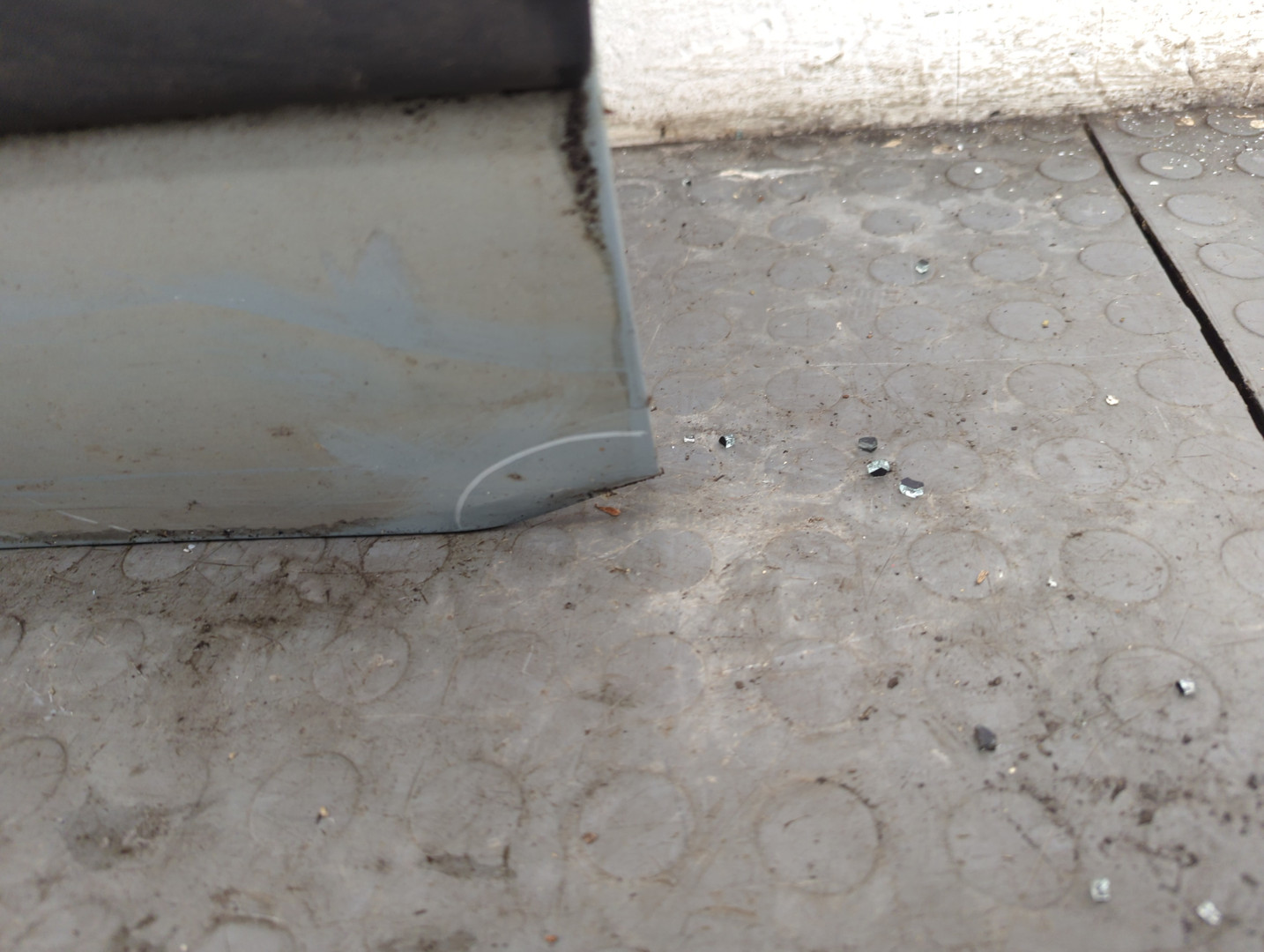 Дверь передняя левая