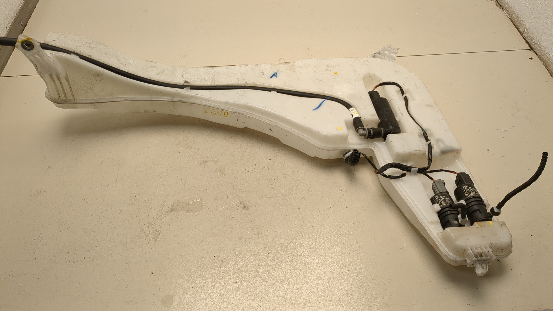 Бачок омывателя лобового стекла