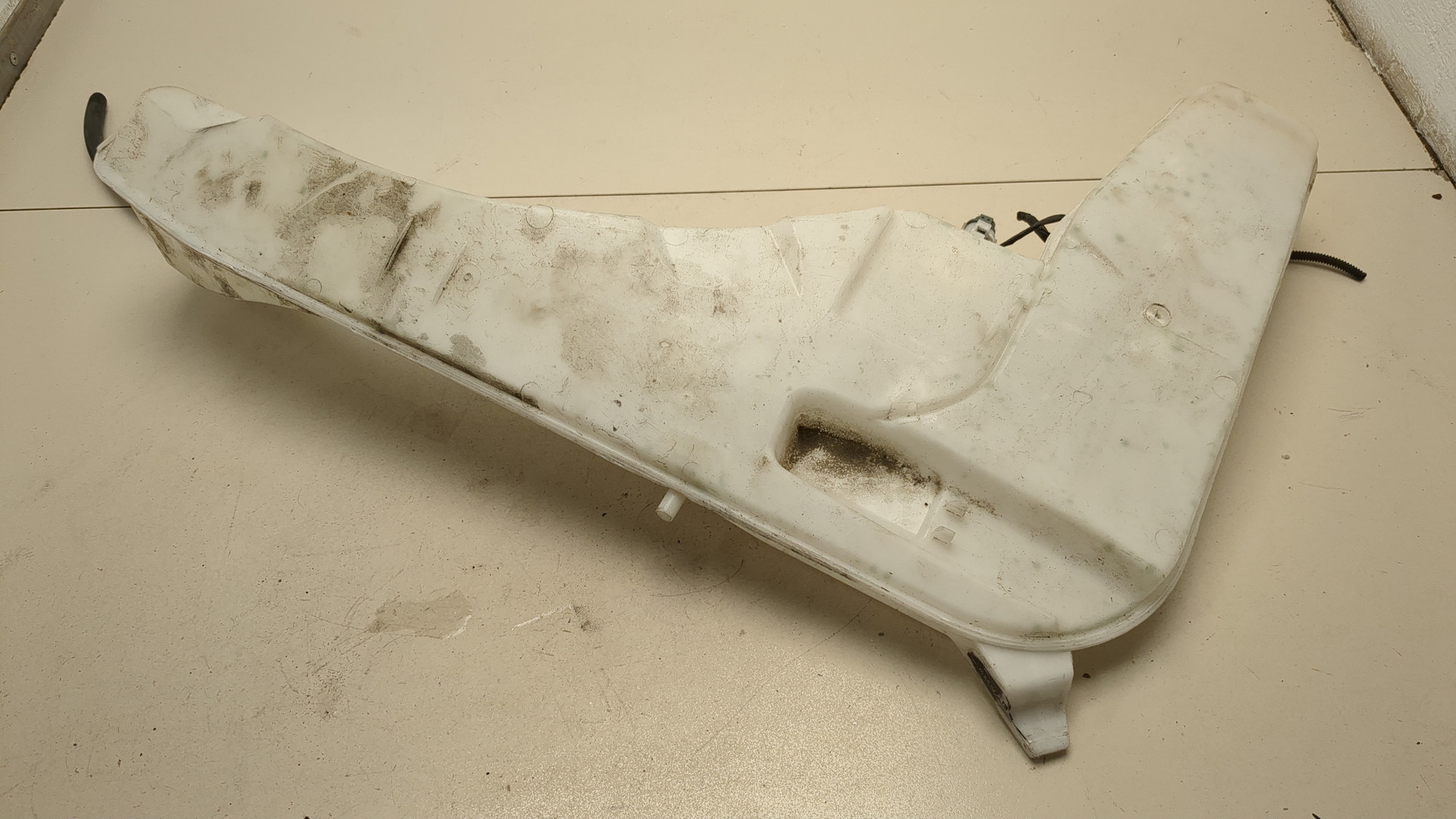 Бачок омывателя лобового стекла