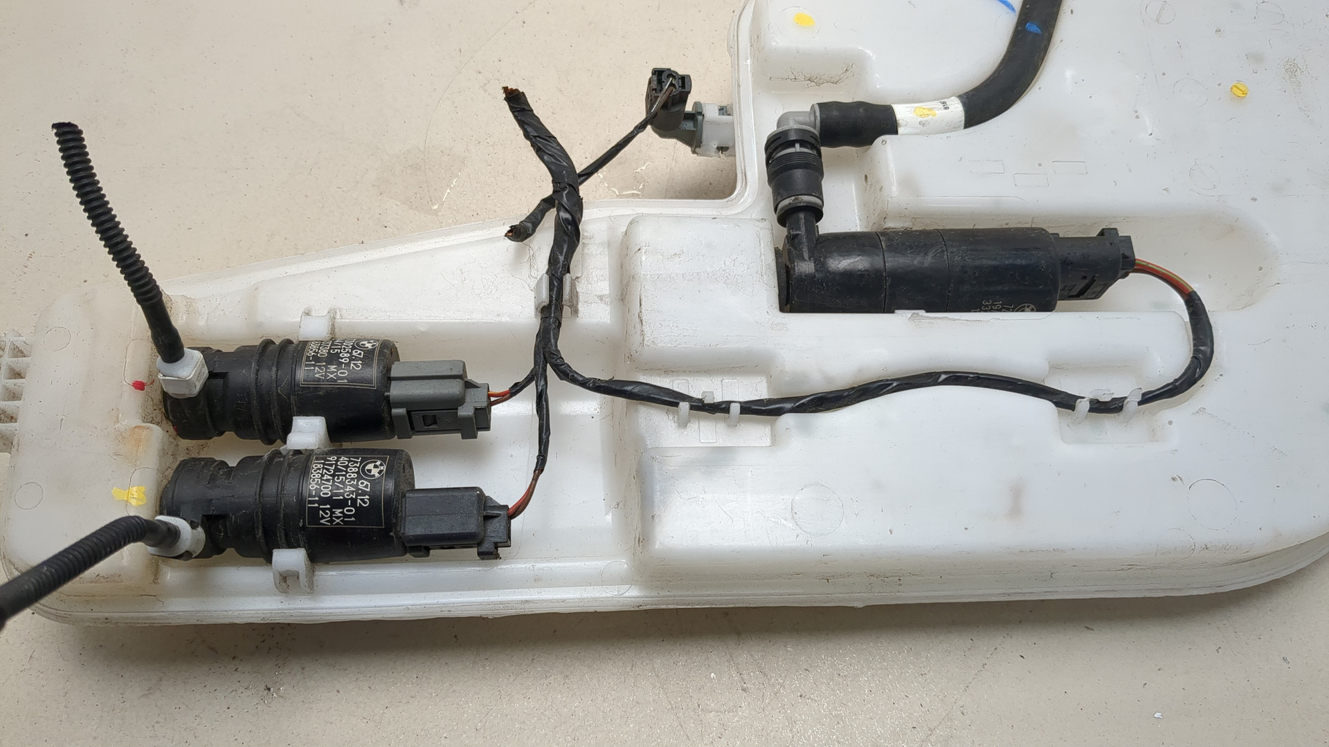 Бачок омывателя лобового стекла