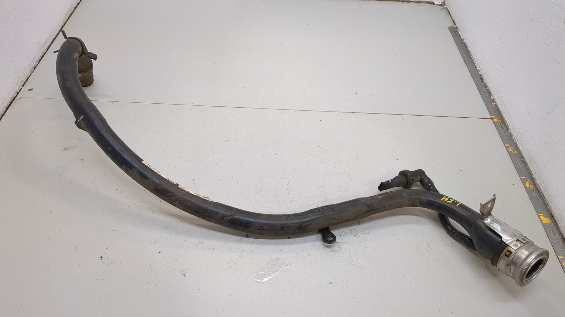 Горловина топливного бака