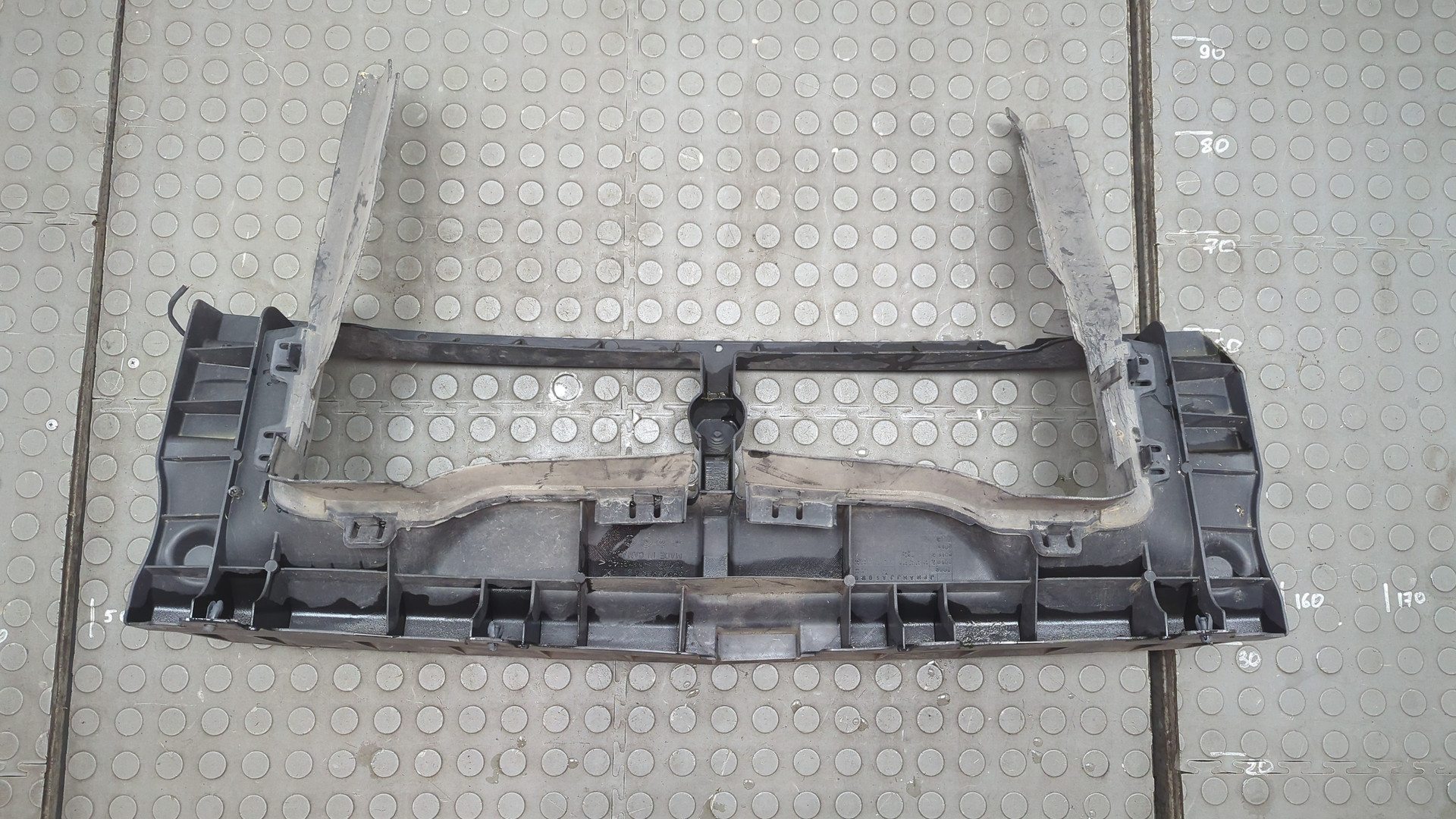 Усилитель переднего бампера