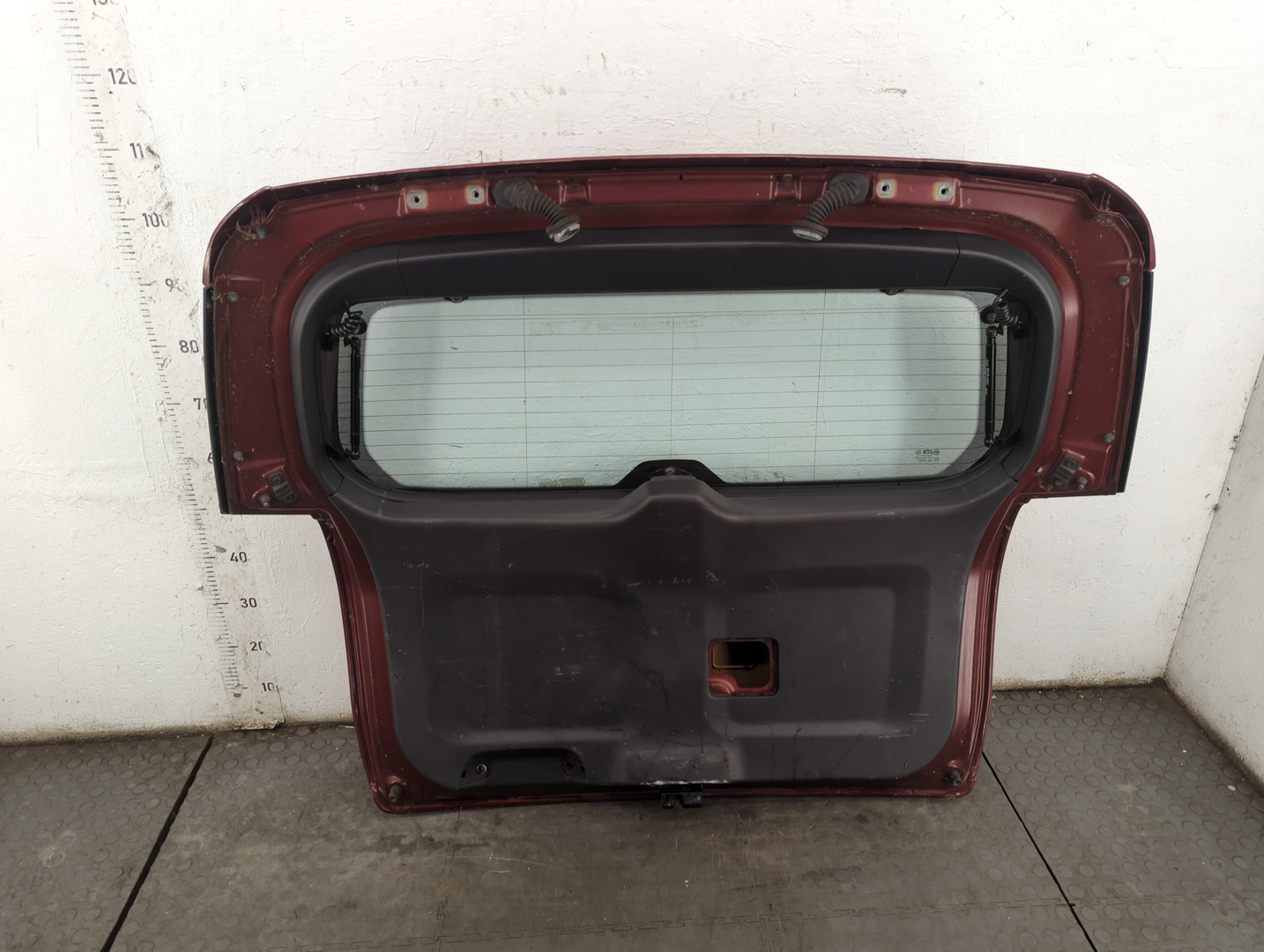 Дверь багажника