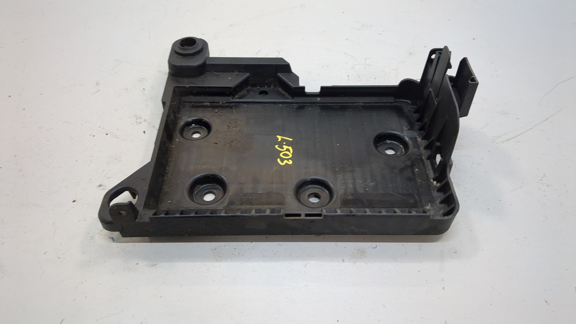 Площадка под аккумулятор (АКБ)