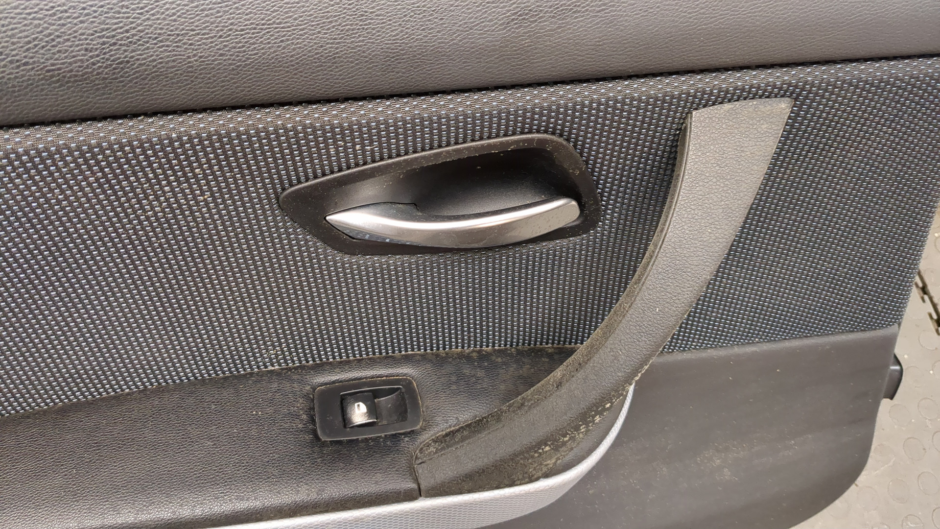 Дверь задняя левая