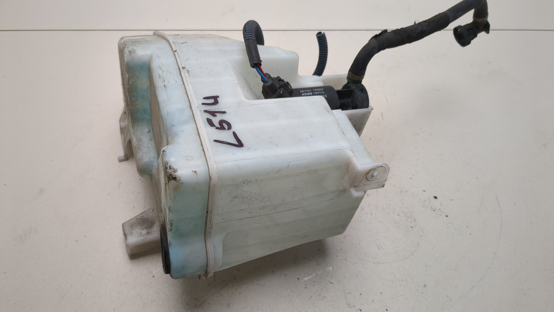 Бачок омывателя лобового стекла