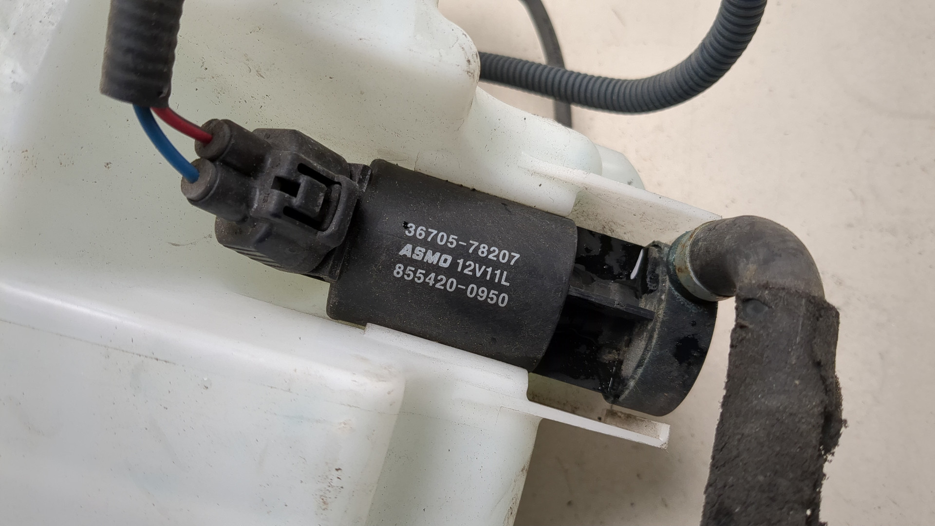 Бачок омывателя лобового стекла