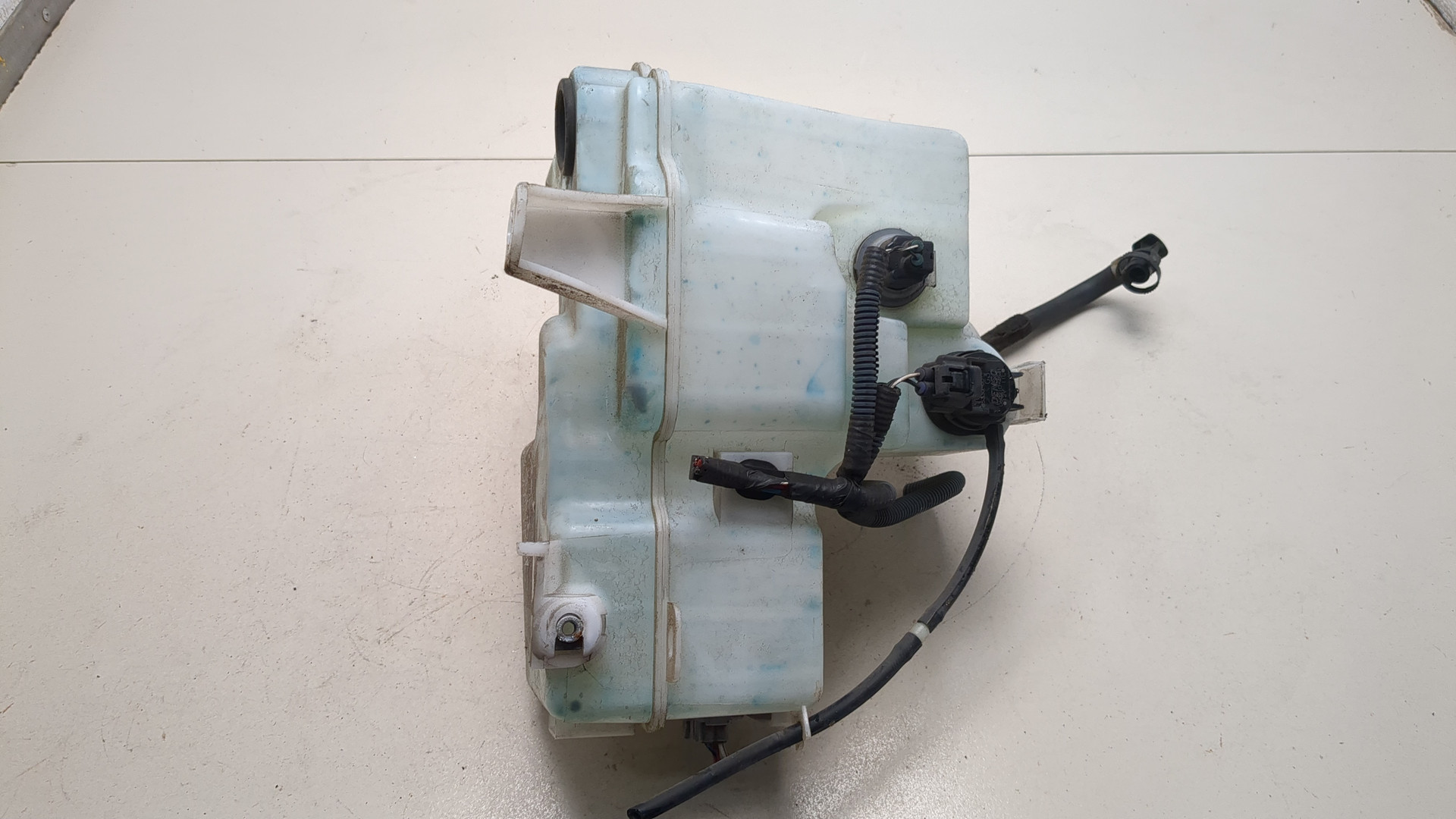 Бачок омывателя лобового стекла