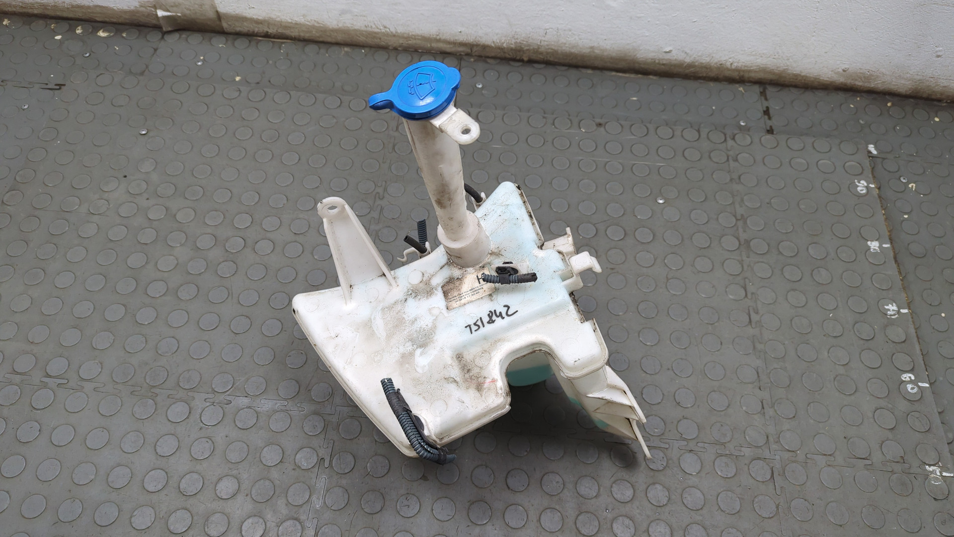 Бачок омывателя лобового стекла