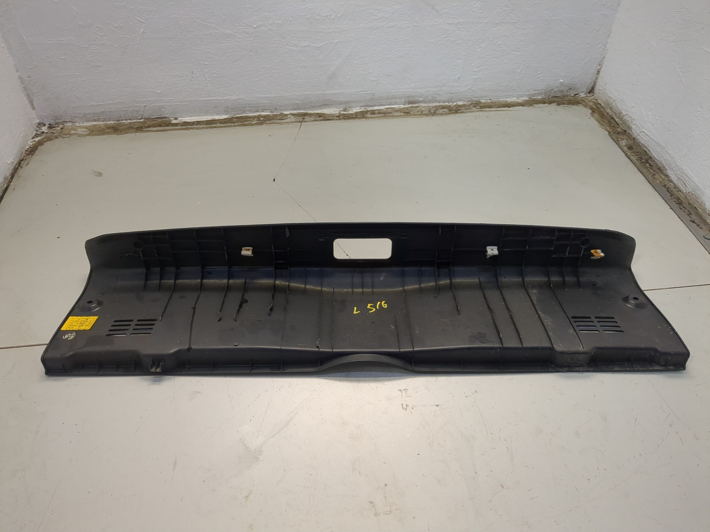 Обшивка багажника