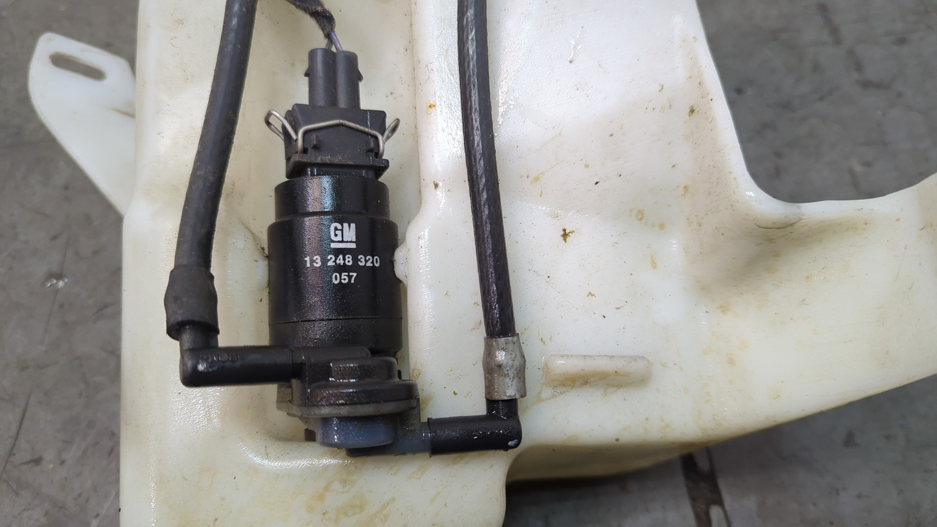 Бачок омывателя лобового стекла