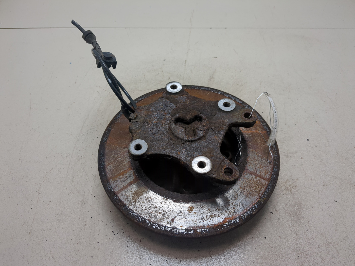 Кулак поворотный задний правый