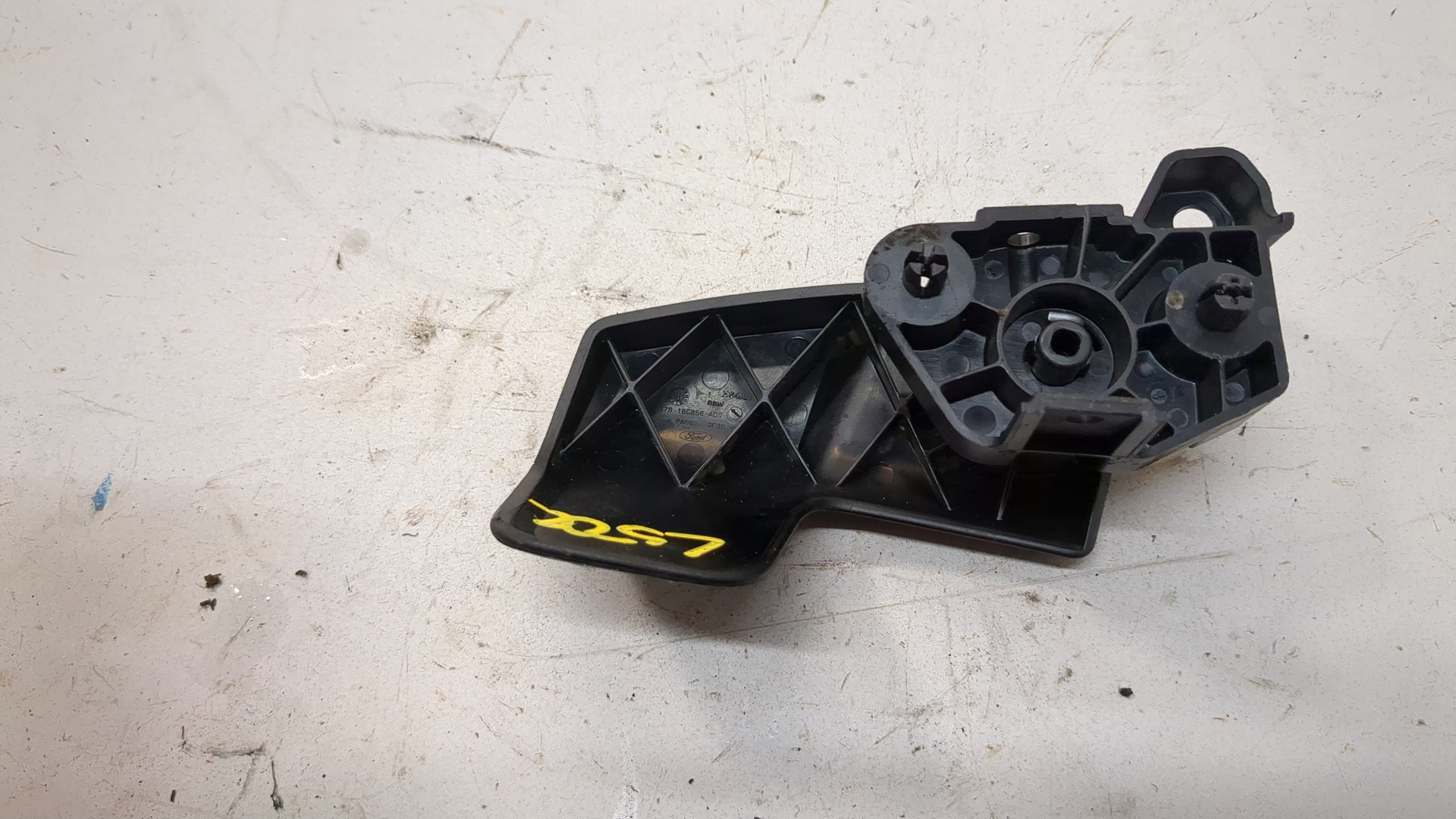 Ручка открывания капота