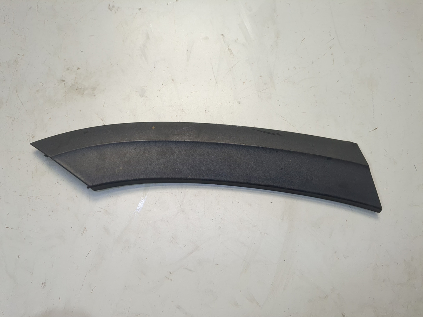 Молдинг заднего крыла правого