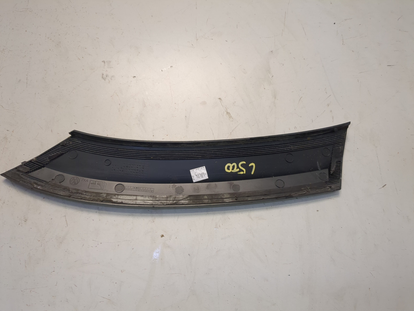 Молдинг заднего крыла правого