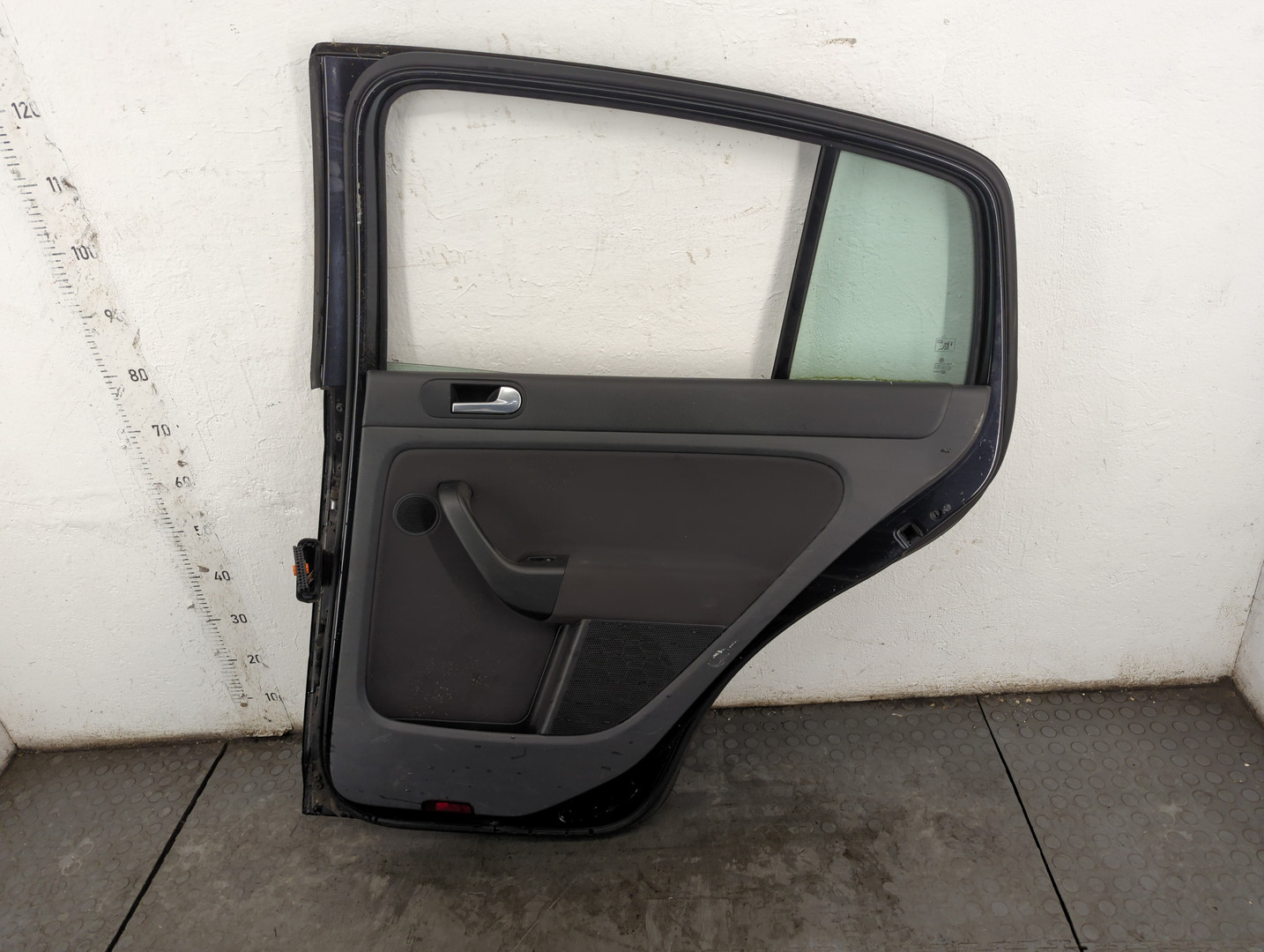 Дверь задняя правая