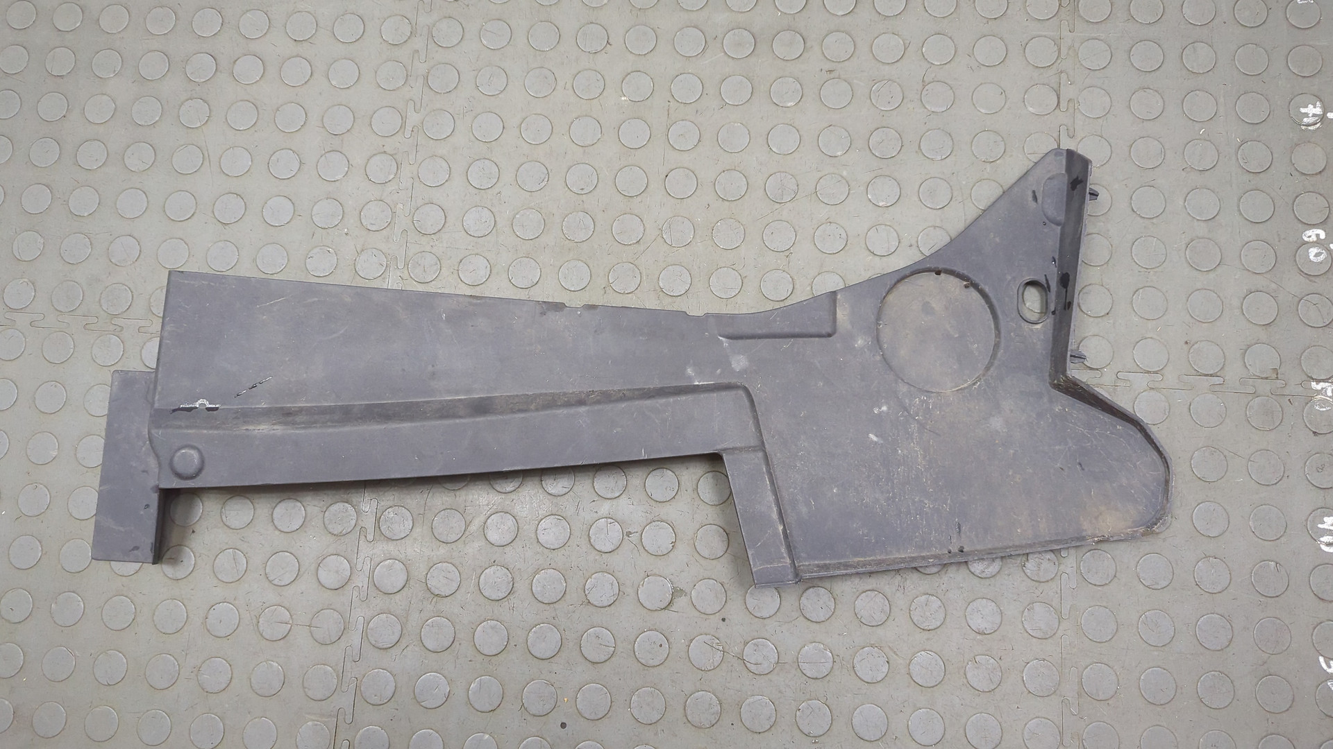 Кожух замка капота для Challenger 2008>