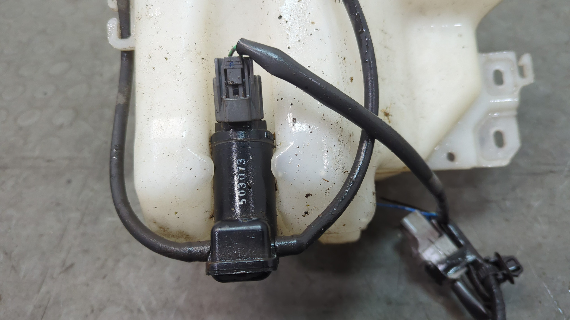 Бачок омывателя лобового стекла