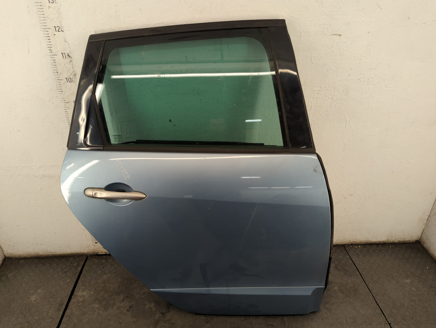 Дверь задняя правая