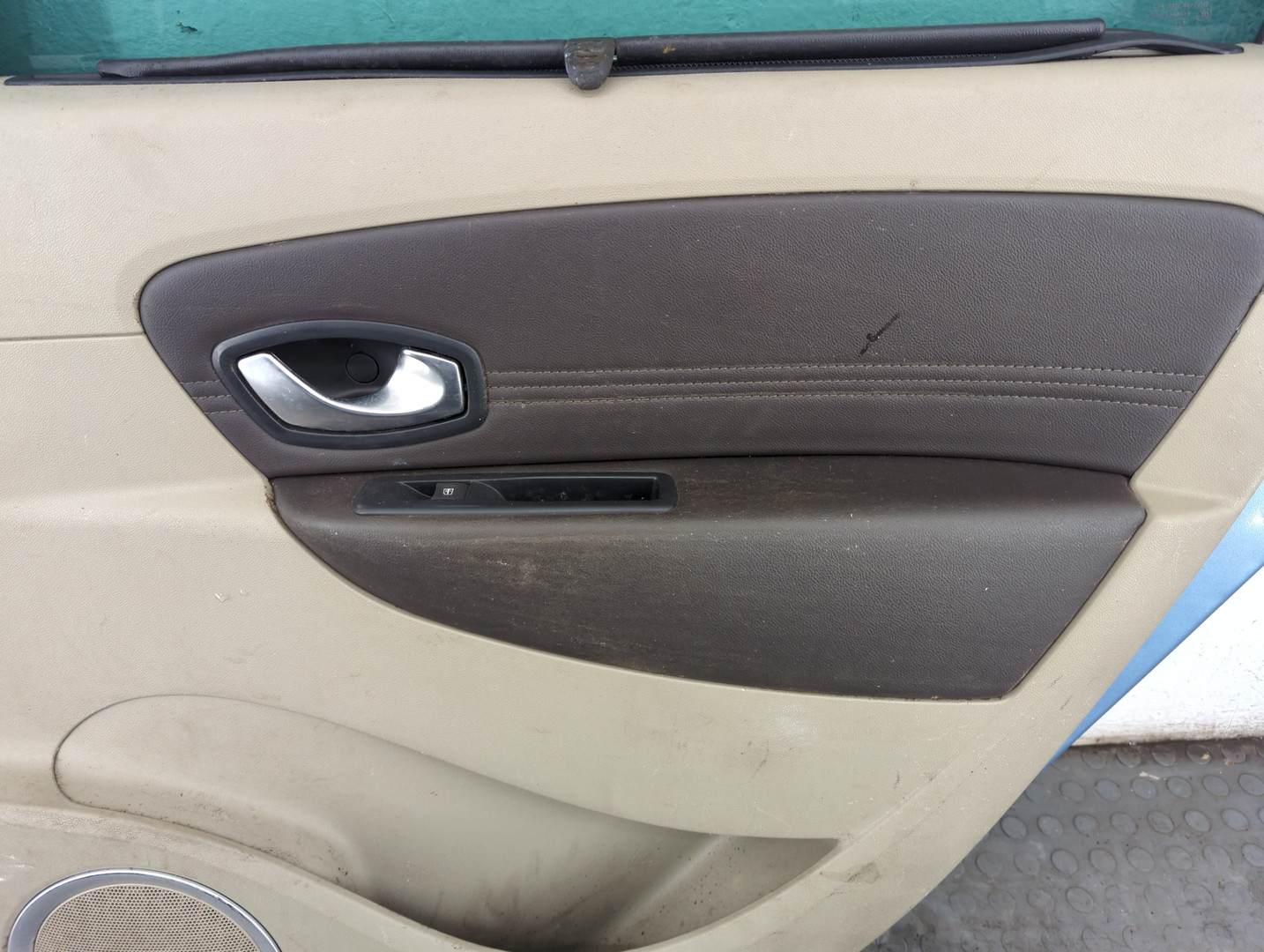 Дверь задняя правая