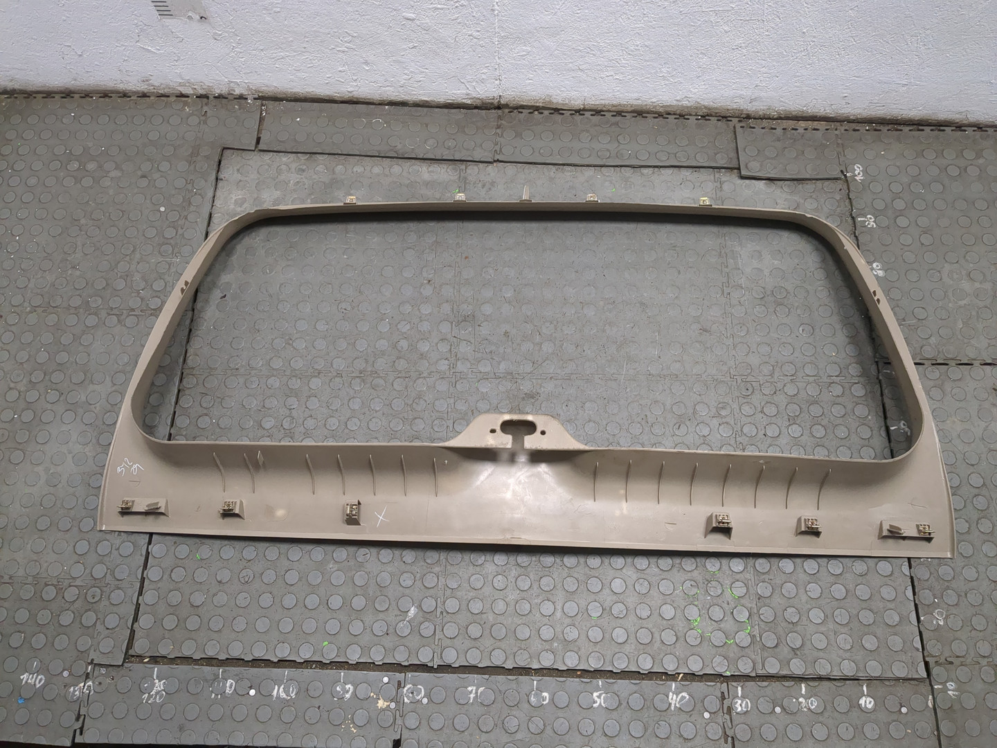 Обшивка двери багажника