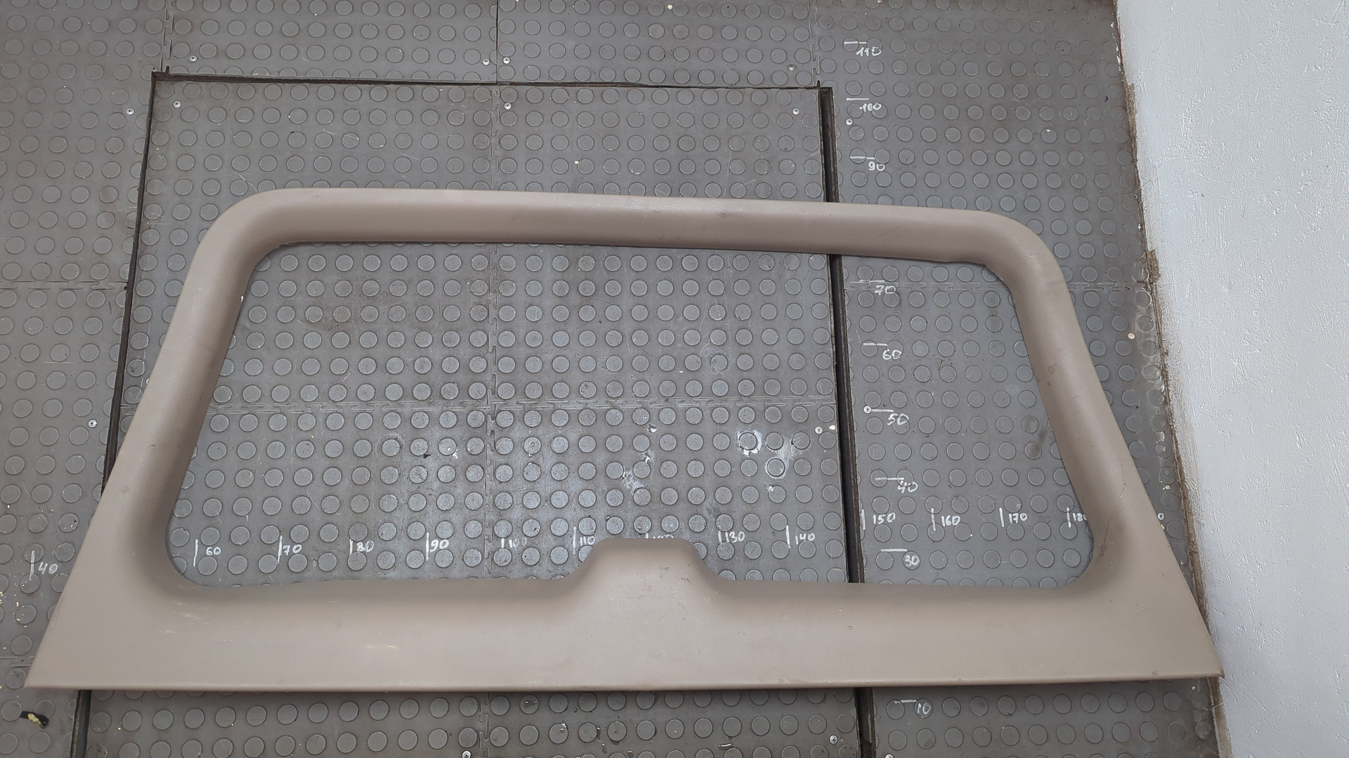 Обшивка двери багажника