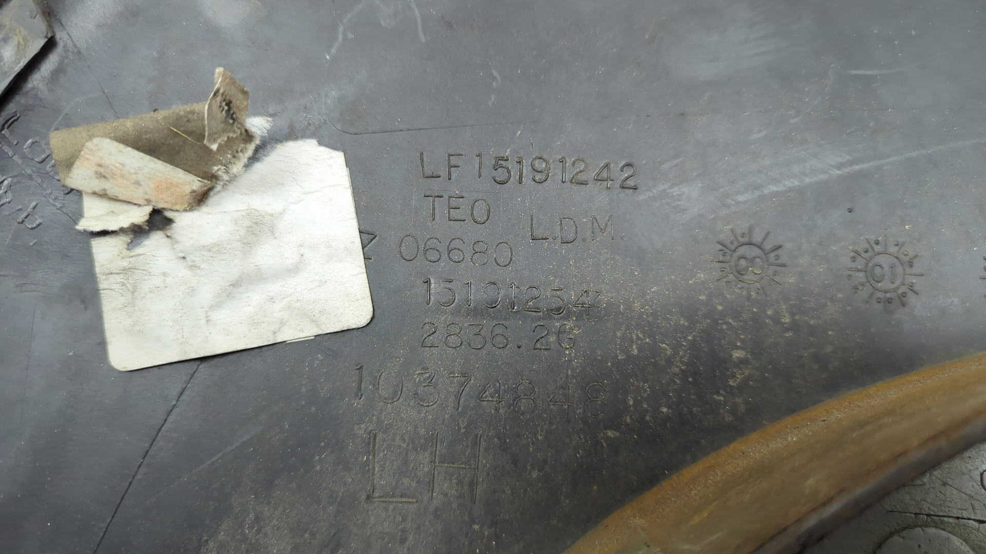 Накладка заднего крыла левого