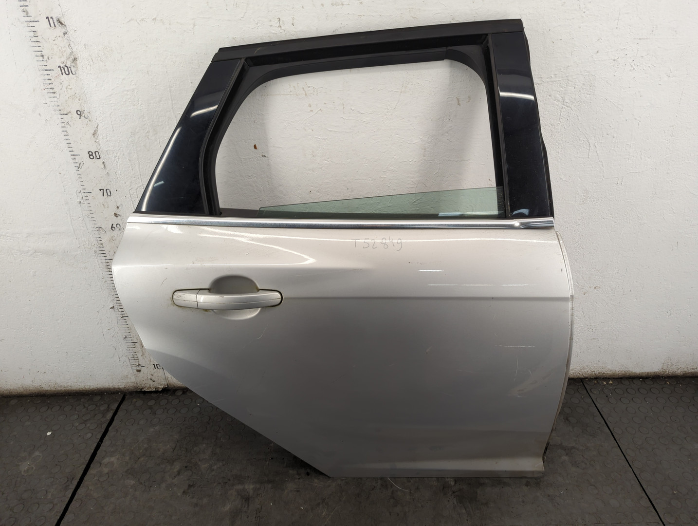 Дверь задняя правая