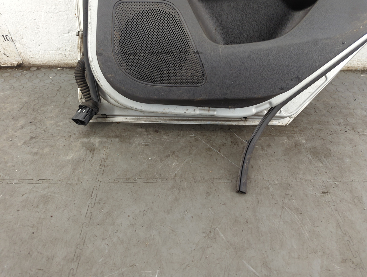 Дверь задняя правая