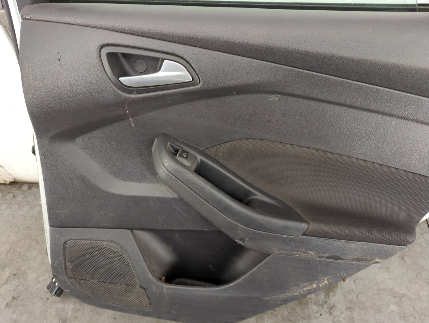 Дверь задняя правая