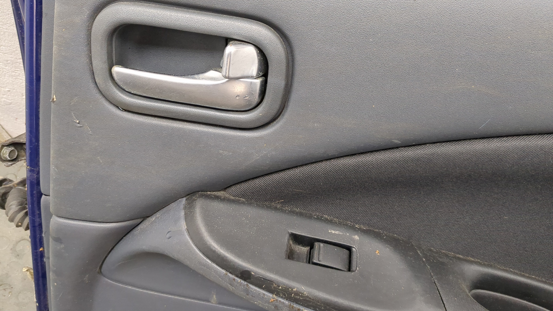 Дверь задняя правая