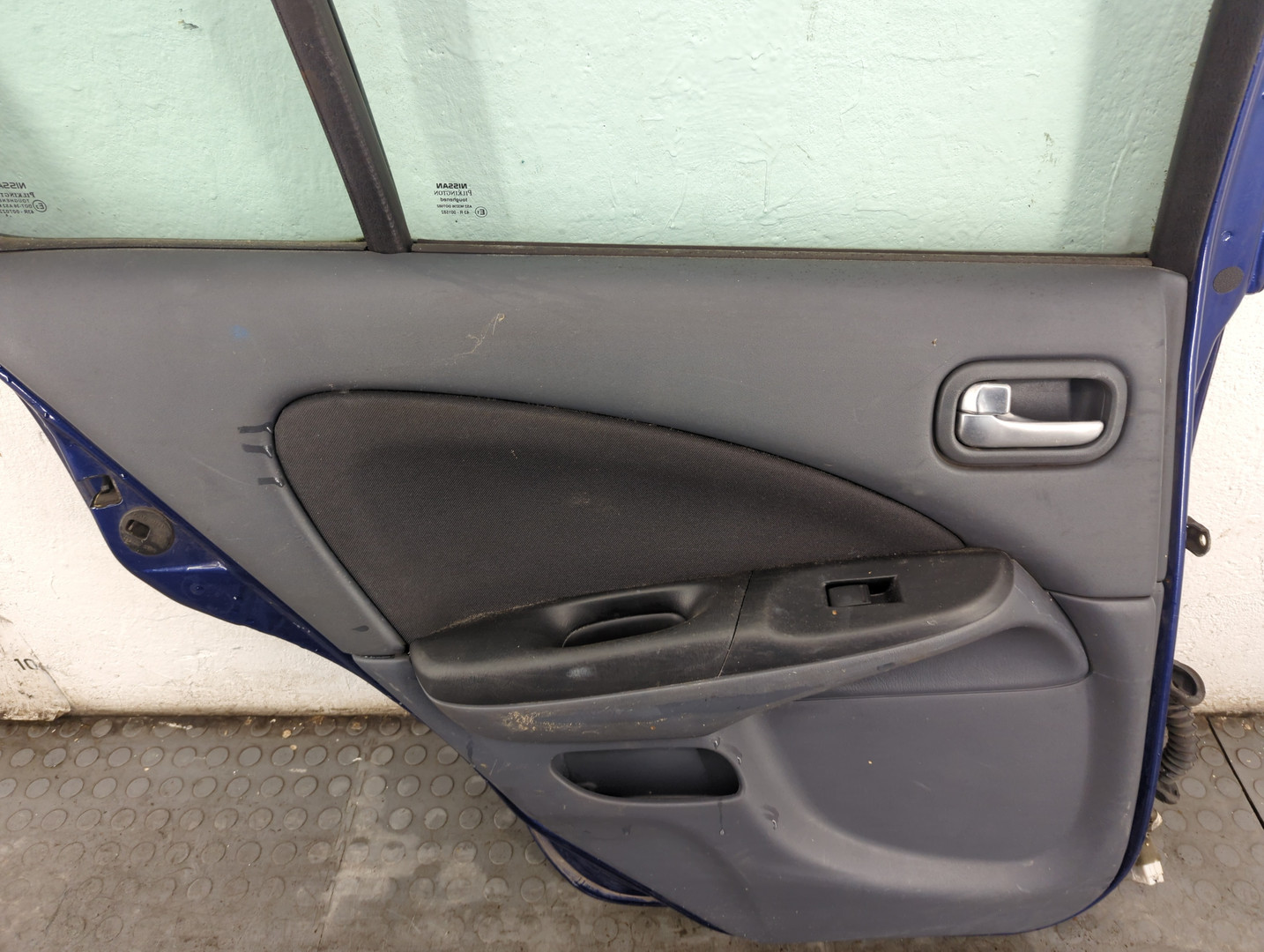 Дверь задняя левая