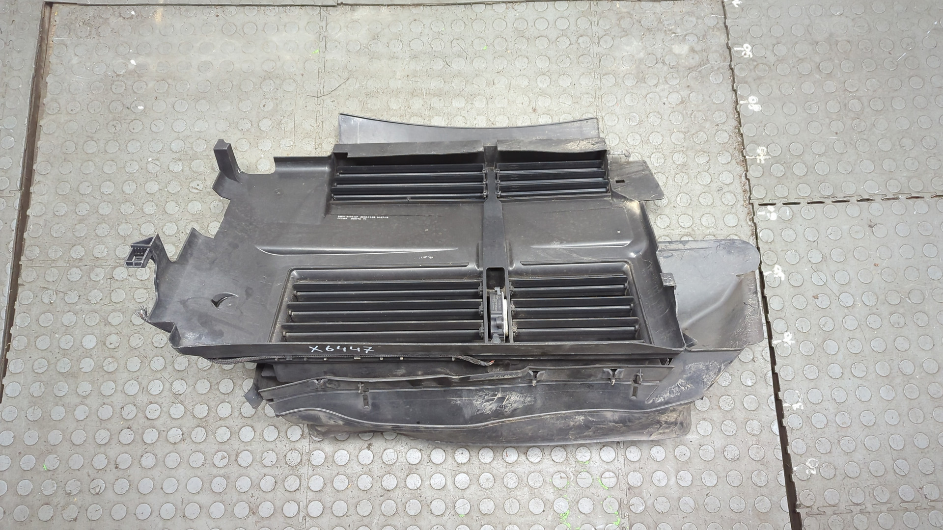 Жалюзи (воздуховод) бампера переднего