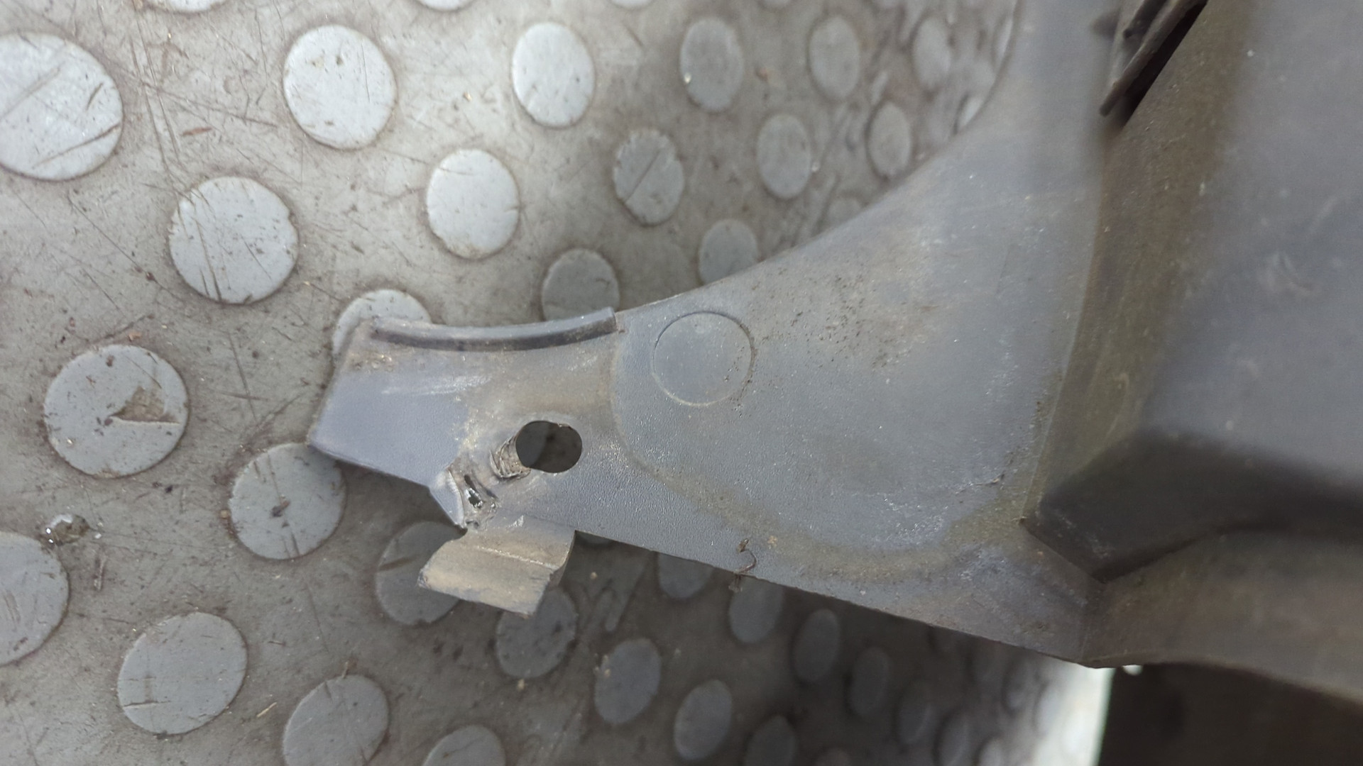 Накладка заднего бампера правая