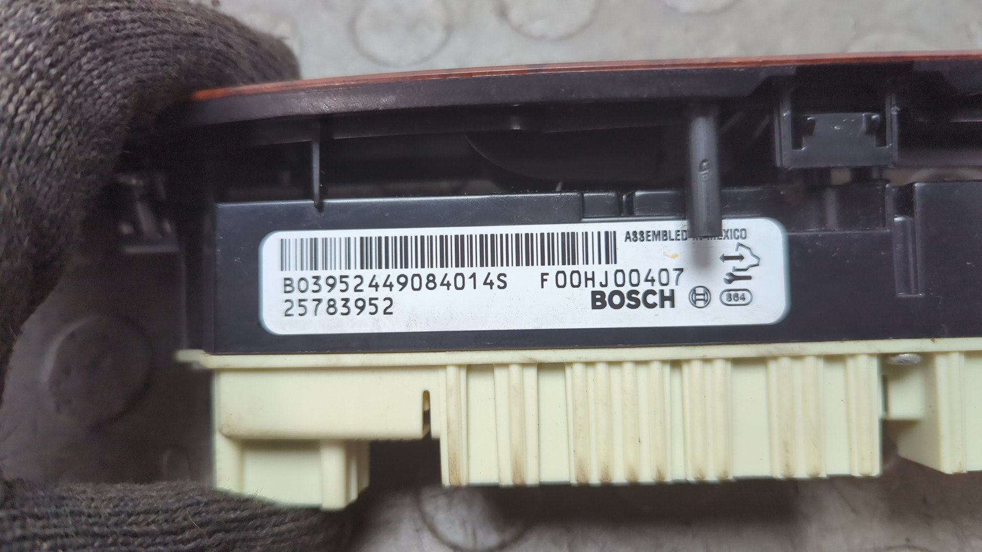 Кнопка стеклоподъемника