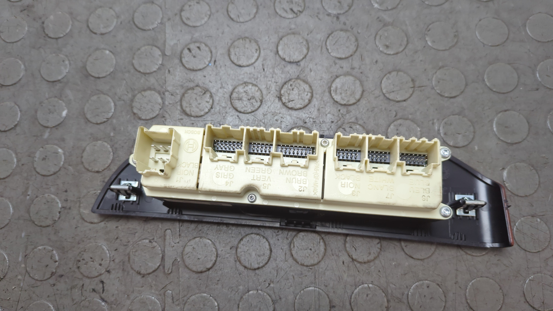 Кнопка стеклоподъемника