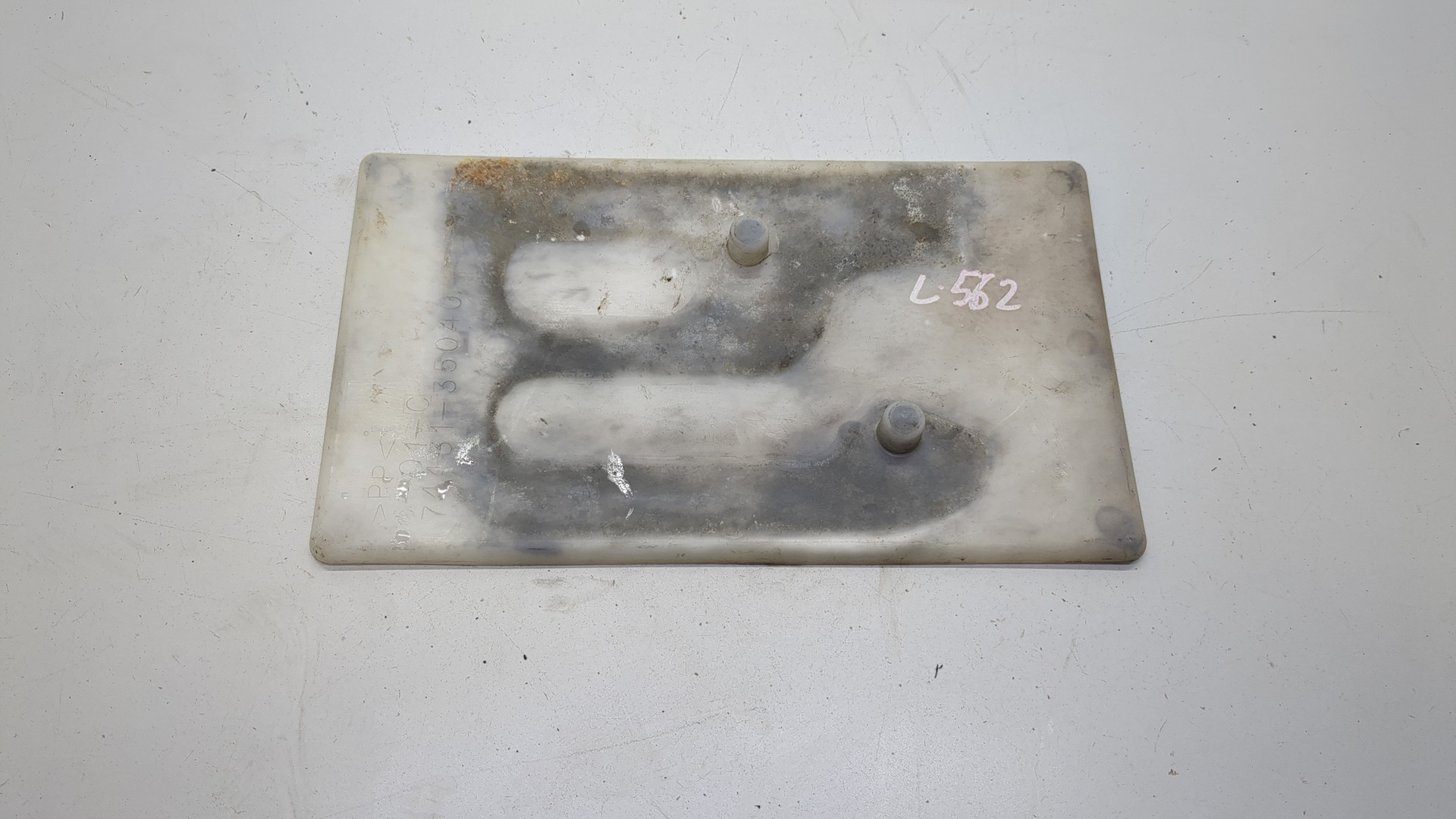 Площадка под аккумулятор (АКБ)